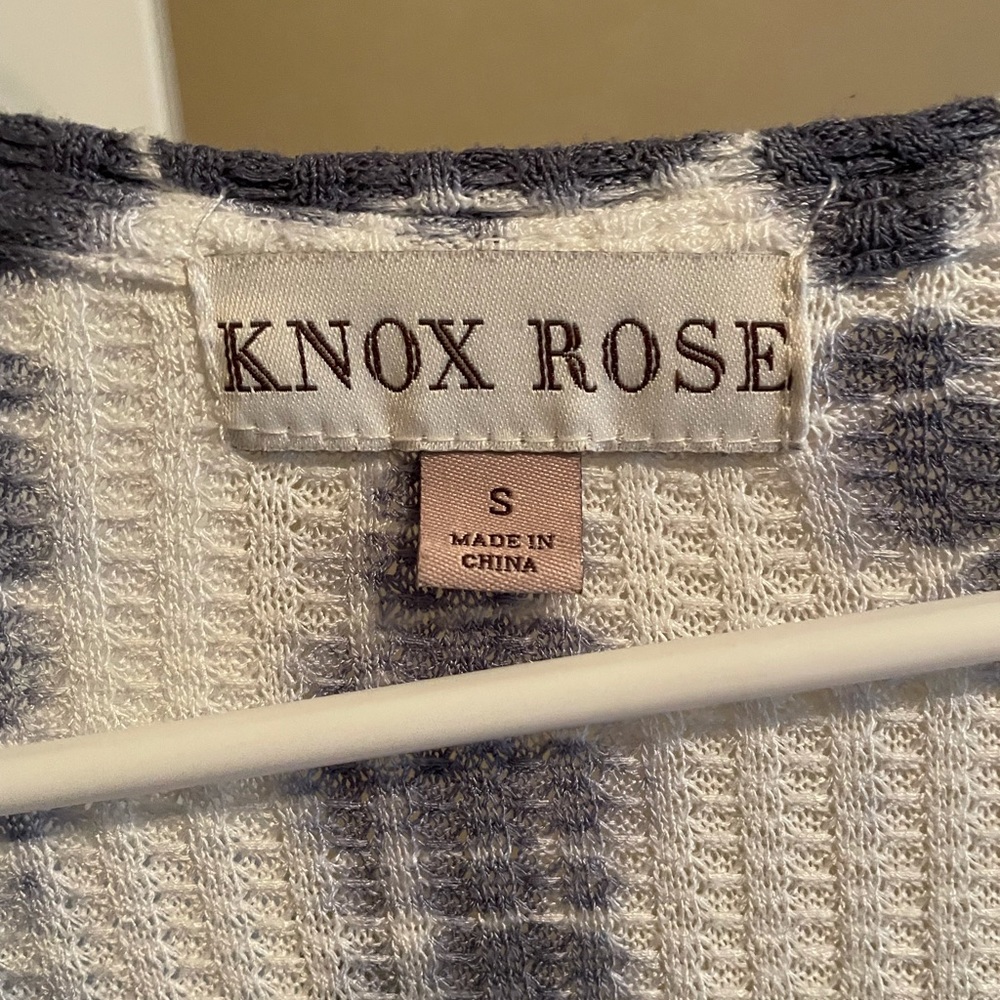 WHITE AND BLUE WATER COLOR PATTERN SWEATER